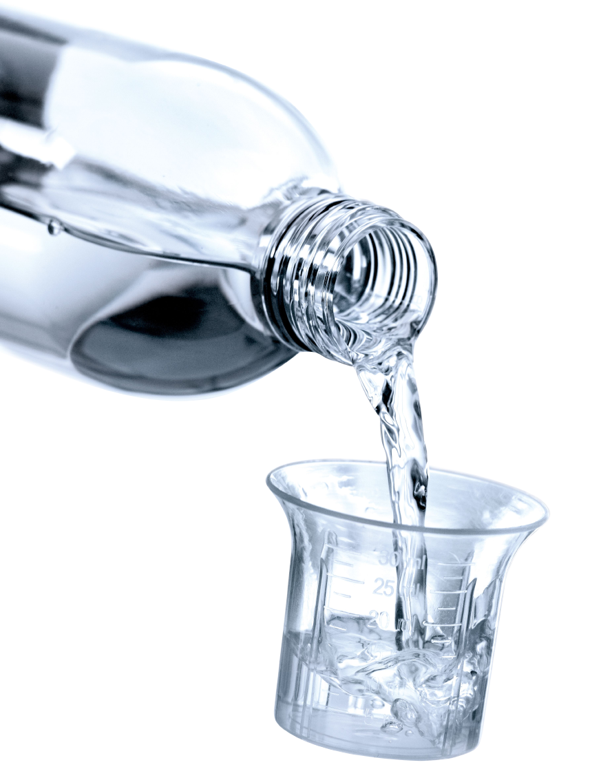 Mundspüllösung aus der octenident® antiseptic Flasche.