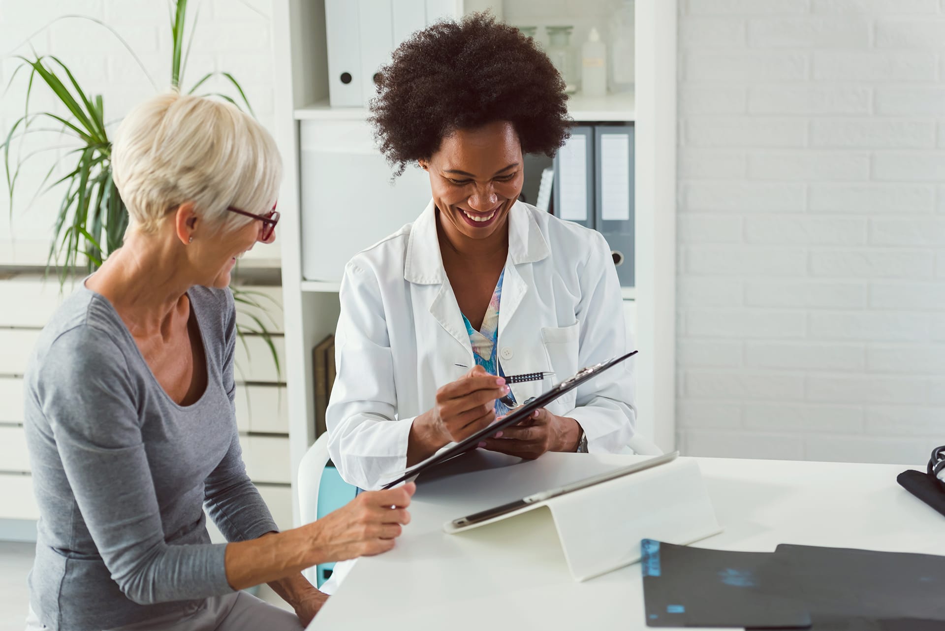 Scheidenpilz-Diagnose: Frauenärztin erklärt Patienten alles Wichtige.